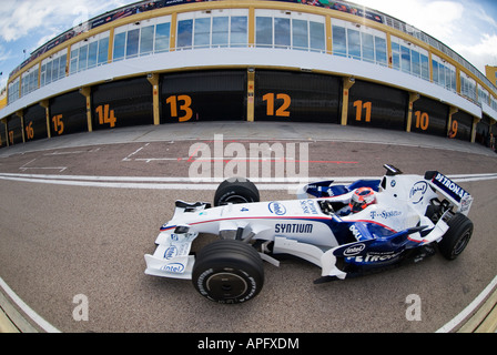 Robert Kubica pol dans la BMW Sauber F1 Formule 1 08 Racecar dans Janvier 2008 Banque D'Images