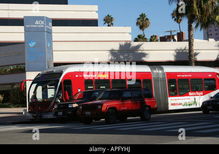 920 Express Metro bus rapide sur Wilshire Boulevard Santa Monica Los Angeles Californie Octobre 2007 Banque D'Images