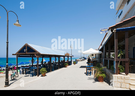 Taverne en bord de mer, Kalamaki, Province d'Héraklion, Côte Sud, Crète, Grèce Banque D'Images