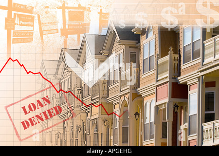 Photo de concept immobilier crunch - Comprend les maisons en rangée, à vendre signes, graphique montrant la baisse des prix et de prêt refusé stamp Banque D'Images