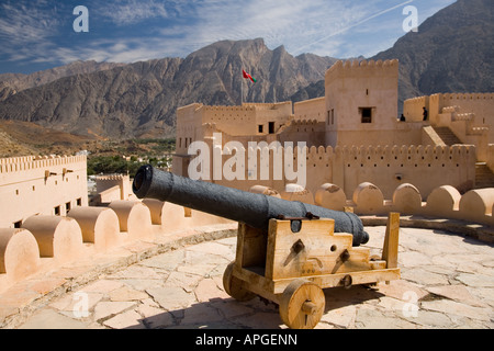 Cannon en place à Nakhal Fort en Oman Banque D'Images