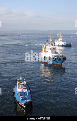 Remorqueurs travaillant dans le port de Valparaiso, Chili Banque D'Images