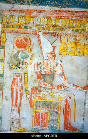 Peinture originale sur le mur de l'intérieur de la tombe de Neferrenpet sur les tombes des nobles. Egypte Louxor rive ouest. Banque D'Images