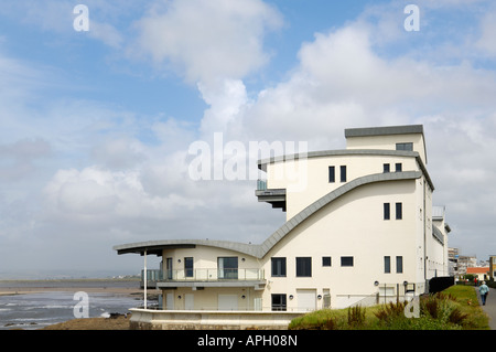 Appartements de vacances moderne situé sur le front de mer de la station balnéaire de Westward Ho ! Dans le Devon, en Angleterre. Banque D'Images