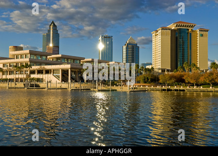 Centre de Conventions de Tampa Florida hôtels et skyline vue de l'Île Harbour Banque D'Images