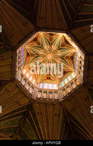 Ely église cathédrale de la Sainte et indivisible Trinité montrant l'intérieur de la lanterne octogonale Cambridgeshire England UK Banque D'Images