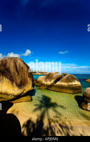 L'Indonésie, Bangka-Belitung Province, Belitung Island. Les rochers de granit, de Tanjung Tinggi. Banque D'Images