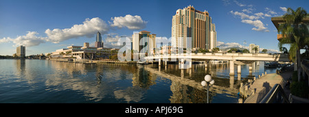 Centre de Conventions de Tampa Florida hôtels et skyline vue de l'Île Harbour Banque D'Images