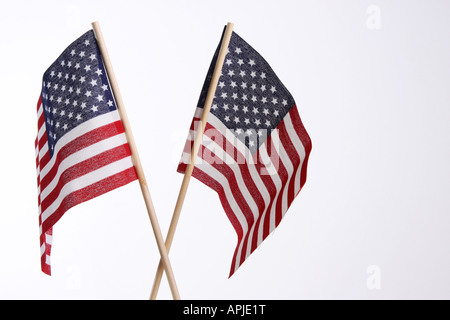 Deux petits drapeaux américains destinés à l'utilisation dans les jours de fête Banque D'Images