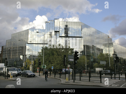 Bâtiment moderne en verre au passage souterrain Euston Euston Road 250 Banque D'Images