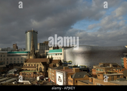 Le centre-ville de Birmingham Bullring , rotonde , St . Martins church et Selfridges , Angleterre Banque D'Images