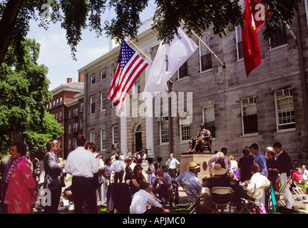 Cérémonie de réunion de classe à l'Université Harvard devant le Hall de l'Université de Cambridge, Massachusetts. Banque D'Images