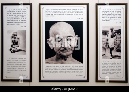 Les pensées et les mots de Mahatma Gandhi affiché dans le Musée Gandhi, Delhi, Uttar Pradesh, Inde Banque D'Images