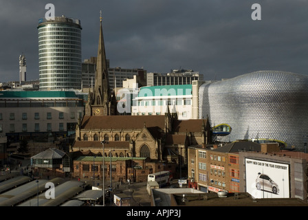 Le centre-ville de Birmingham Bullring , rotonde , St . Martins church et Selfridges , Angleterre Banque D'Images