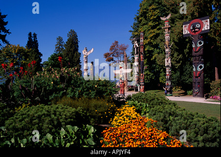 Le parc Stanley totems dans la région de Brockton Point, Vancouver, BC - Colombie-Britannique, Canada - Printemps Banque D'Images