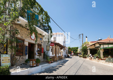 Commerces au centre du village, près de Koutouloufari, Hersonissos, Crète, Grèce Banque D'Images