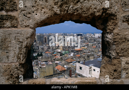 Tripoli, Liban. Vue de la ville depuis une fenêtre dans la forteresse de Saint Giles. Banque D'Images