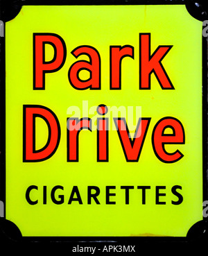 Parc en verre dur Cigarettes Shop signe pour un usage éditorial uniquement Banque D'Images