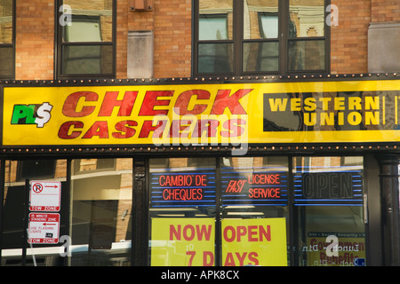 Chicago Illinois extérieur de magasin d'encaissement de chèque Western Union des enseignes au néon Banque D'Images