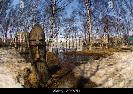 Sculptures en bois à l'Nogligi ville à l'extrême est de la Russie Banque D'Images