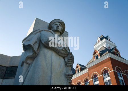 ILLINOIS Illinois Lorado Taft statue monument soldat Ogle County Courthouse Registre National des Endroits Historiques spire petite ville Banque D'Images