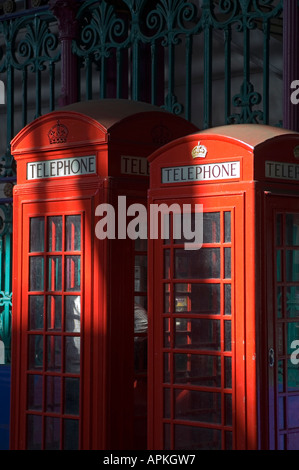 Classic British red téléphone public dans les boîtes, Smithfield Market, City of London, UK Banque D'Images