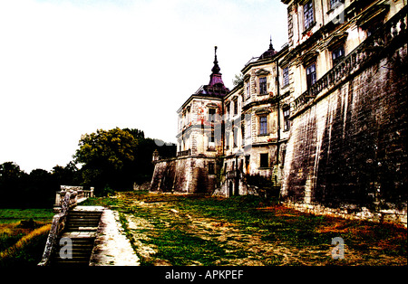 Pidgirtsy, Ukraine, Ukraine, Lviv, L'viv, château, ciel, blanc, architecture, sculpture, pierre, vieux, ruines Banque D'Images