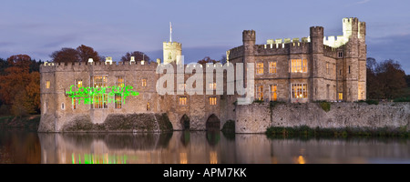 Bonfire Night at Leeds Castle près de Maidstone Kent England UK Banque D'Images