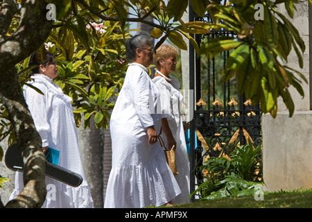 Les Femmes En Costume Traditionnel Celebrer Anniversaire D Une Princesse Hawaienne Au Mausolee Royal De Hawaii Chapelle Mauna Ala Honolulu Photo Stock Alamy