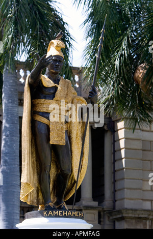 Statue du Roi Kamehameha le grand à l'extérieur de l'édifice de la Cour suprême de l'Etat de centre-ville de Honolulu Hawaii USA Banque D'Images