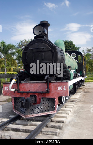 Vieille locomotive afficher Pont de la rivière Kwai Kanchanaburi Thaïlande railway station Banque D'Images