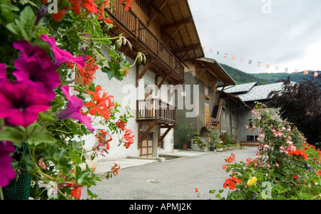 Chalet dans le joli village de Samoens, France Banque D'Images