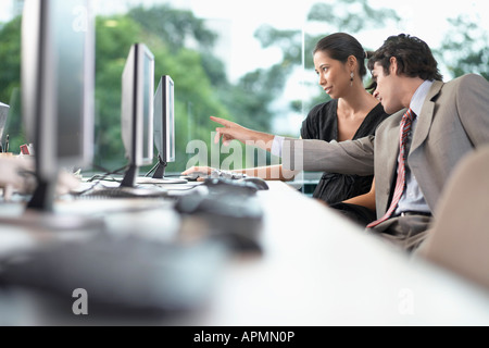 Young working on computer Banque D'Images