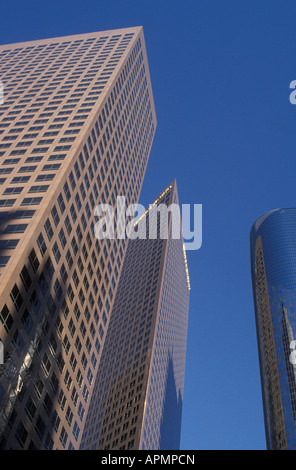 Wells Fargo Center et California Plaza à gauche le quartier financier au centre-ville de Los Angeles California USA Banque D'Images