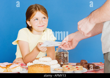 L'achat de l'homme fille de gâteau Banque D'Images