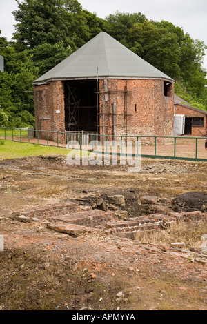 Wilkinsons bâtiment octogonal en briques utilisées pour la fabrication de canons à Bersham Ironworks Wrexham Clwyd North Wales UK Banque D'Images