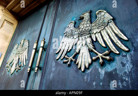 Barclays Bank logo sur les portes métalliques fermées Banque D'Images