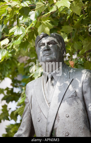 Aneurin Bevan en statue de Queen Street Cardiff Wales UK Banque D'Images