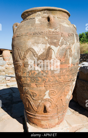 Grand Pithos ou Pot de rangement, Ruines de l'antique palais minoen, Malia, Côte Nord, Crète, Grèce Banque D'Images
