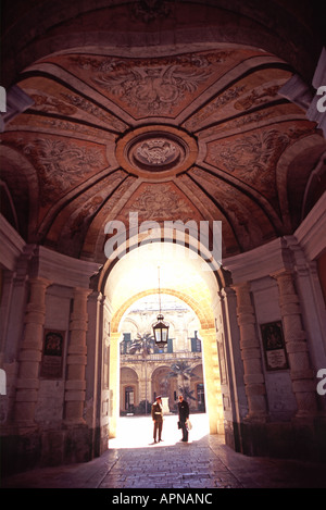 Malte l'entrée principale du palais des Grands Maîtres à La Valette Banque D'Images