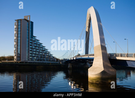 Glasgow Arc pont enjambant la rivière Clyde de Govan, sur la rive sud au nord de l'Anderston. Banque D'Images