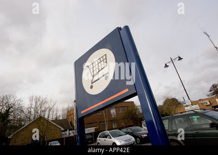 Shopping trolley sign in parking Sainsburys Banque D'Images