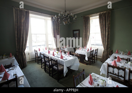 Un charmant vieil hôtel construit en 1848 comme auberge de coaching par la marquise de Londonderry et autrefois propriété de son descendant Winston Churchill. Banque D'Images