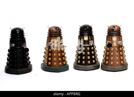 Jouet quatre Daleks. Daleks sont synonymes de la série TV de la BBC qui « docteur' Banque D'Images