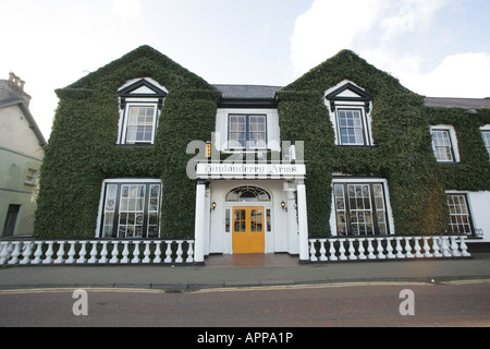 Un charmant vieil hôtel construit en 1848 comme auberge de coaching par la marquise de Londonderry et autrefois propriété de son descendant Winston Churchill. Banque D'Images