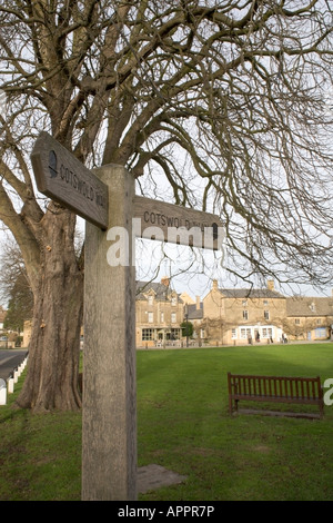 D'un signe indiquant la manière de Cotswold sentier public Banque D'Images