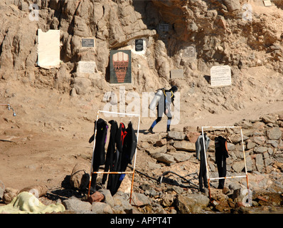 Les pierres tombales des morts les plongeurs, Blue Hole, Dahab Banque D'Images