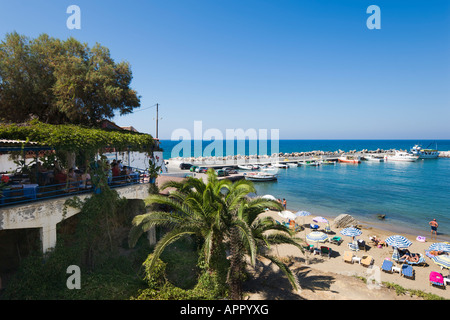 Taverna et front de port, Panormos, près de Réthymnon, Côte Nord, Crète, Grèce Banque D'Images