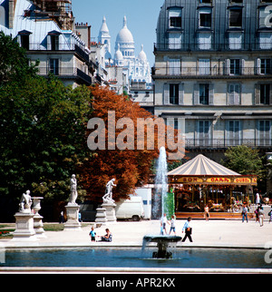 EU FR France Ile de France Paris 1 ème arrondissement Le Jardin des Tuileries et le Sacré Cœur, dans le milieu d'arrière-plan Banque D'Images