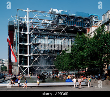 EU FR France Ile de France Paris 4 ème arrondissement centre Pompidou Beaubourg la fontaine Stravinsky plus moyen format im Banque D'Images